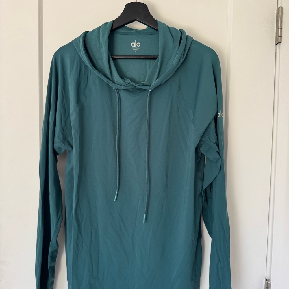 ALO Yoga Teal Long Sleeve Shirt